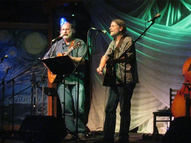 Steven Gibson (left) and Kenneth Zimmerman (right) performing as Cross Current.